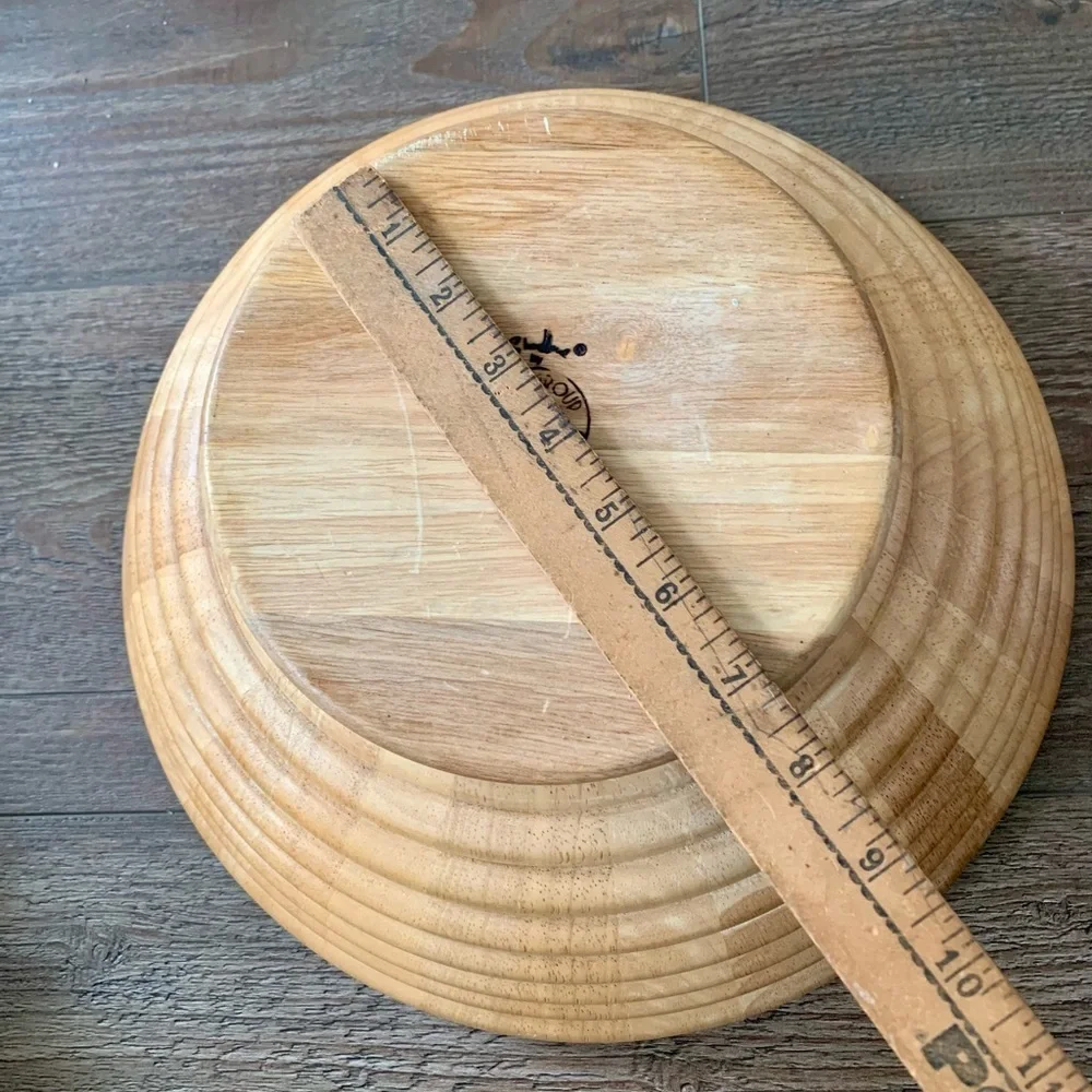 Wooden bowl with 2 spoons